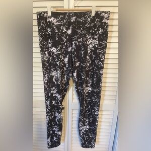 Gaian Yoga pants Black/Gray Floral Size XL